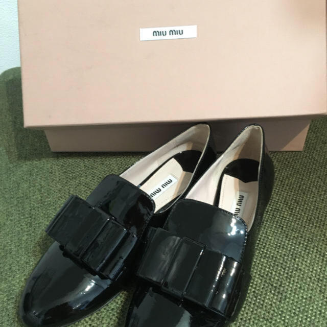 miumiu(ミュウミュウ)のmiumiu フラットシューズ ブラック NERO レディースの靴/シューズ(ハイヒール/パンプス)の商品写真