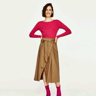 ザラ(ZARA)の【ZARA】フロントクロスベルト付スカート(ひざ丈スカート)