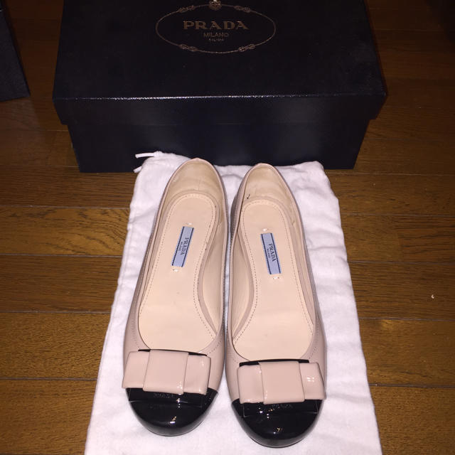 PRADA(プラダ)の【23.5cm未使用/保管時の傷あり】プラダPRADA リボンのフラットシューズ レディースの靴/シューズ(バレエシューズ)の商品写真