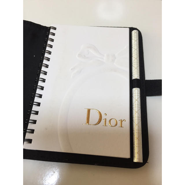 Christian Dior(クリスチャンディオール)のDior ミニノート 🎶 インテリア/住まい/日用品の文房具(ノート/メモ帳/ふせん)の商品写真