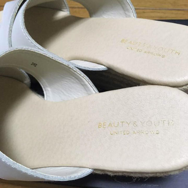 BEAUTY&YOUTH UNITED ARROWS(ビューティアンドユースユナイテッドアローズ)のMiyukichi様専用♡B&Y フェイクレザー クロスサンダル レディースの靴/シューズ(サンダル)の商品写真