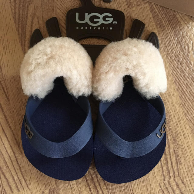 UGG(アグ)のUGG ベビーサンダル キッズ/ベビー/マタニティのベビー靴/シューズ(~14cm)(サンダル)の商品写真