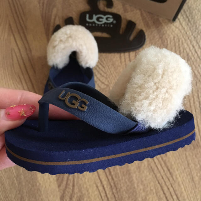 UGG(アグ)のUGG ベビーサンダル キッズ/ベビー/マタニティのベビー靴/シューズ(~14cm)(サンダル)の商品写真