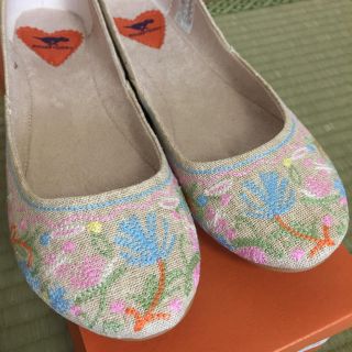 新品未使用 刺繍入りパンプス(バレエシューズ)