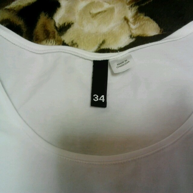 H&M(エイチアンドエム)の夏に必須！白Ｔシャツ レディースのトップス(Tシャツ(半袖/袖なし))の商品写真
