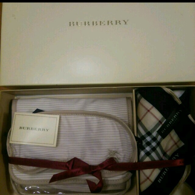 BURBERRY(バーバリー)の新品未使用 BURBERRYトラベルセット インテリア/住まい/日用品の日用品/生活雑貨/旅行(旅行用品)の商品写真