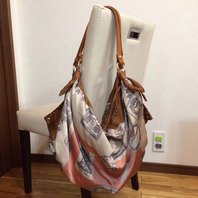 TOPKAPI(トプカピ)のトプカピ♡スカーフデザインバッグ 送料込 レディースのバッグ(ショルダーバッグ)の商品写真