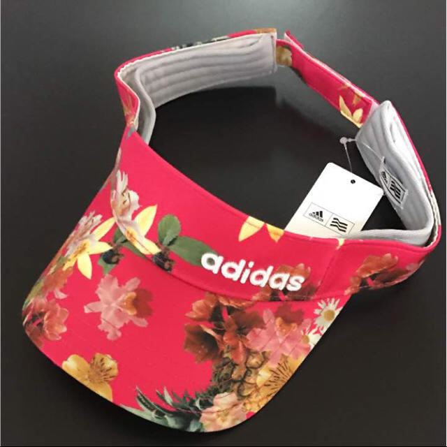 adidas(アディダス)の新品 正規品 アディダス トロピカルフラワーサンバイザー レディースの帽子(キャップ)の商品写真