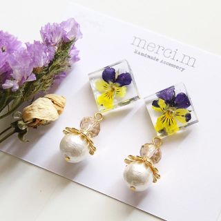 no.394 押し花レジンピアス イヤリング(ピアス)