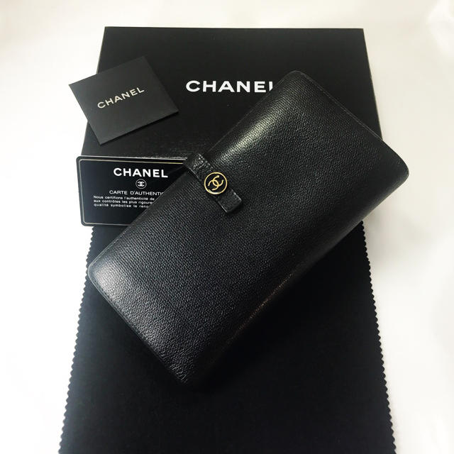 CHANEL(シャネル)のCHANEL ココボタン 二つ折り長財布 レディースのファッション小物(財布)の商品写真