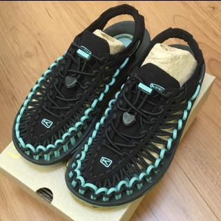 キーン(KEEN)の1点限り☆新品☆KEEN UNKEEN サンダル ブラック&ブルー系 24cm(サンダル)