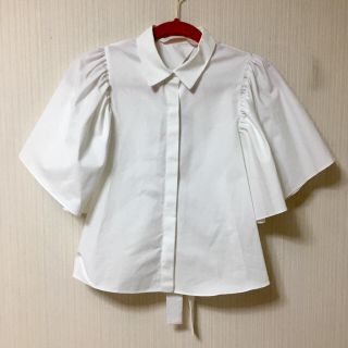 ザラ(ZARA)のZARA♡バックリボンシャツ ホワイト(シャツ/ブラウス(半袖/袖なし))