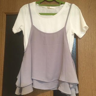 白Tシャツ × グレーキャミソール(Tシャツ(半袖/袖なし))
