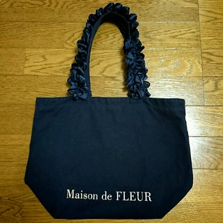 メゾンドフルール(Maison de FLEUR)のMaison de FLEUR フリルハンドルトートバッグ ネイビー(トートバッグ)