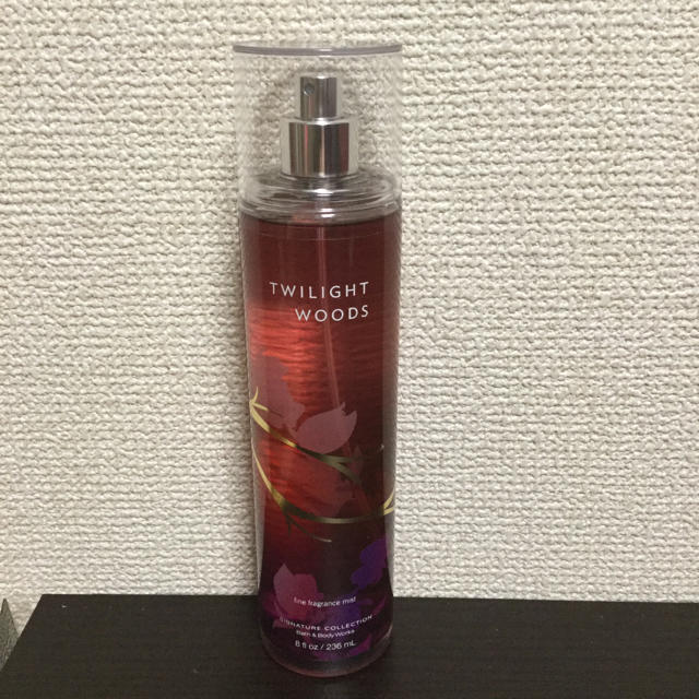 Bath & Body Works(バスアンドボディーワークス)のトワイライトウッズ☆ボディフレグランスミスト コスメ/美容の香水(その他)の商品写真