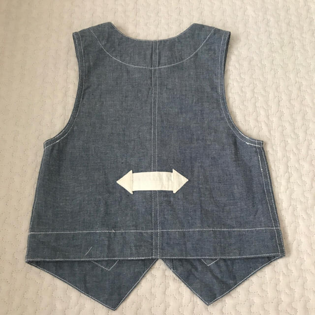 Bit'z(ビッツ)の未着用新品！Bit’sビッツ ダンガリー風ベスト キッズ/ベビー/マタニティのキッズ服男の子用(90cm~)(ジャケット/上着)の商品写真