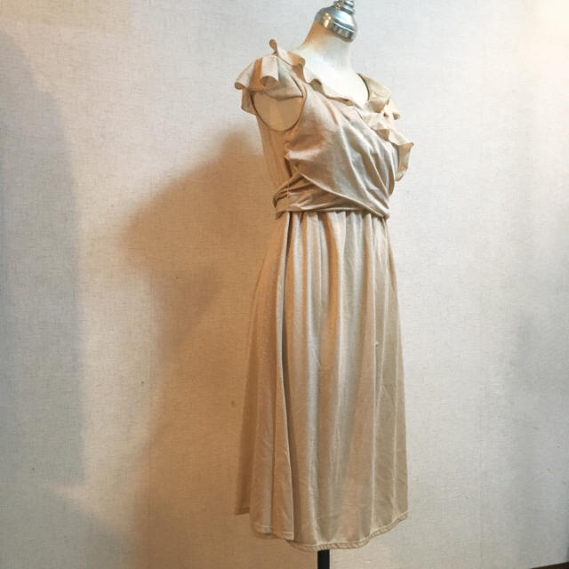 SANYO(サンヨー)の新品 SANYO シャンパンゴールドドレス レディースのフォーマル/ドレス(ミディアムドレス)の商品写真