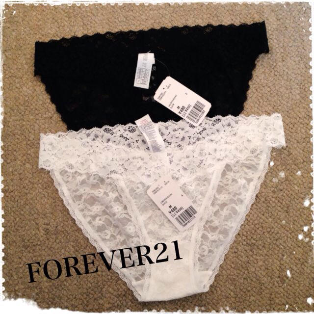 FOREVER 21(フォーエバートゥエンティーワン)のFOREVER21 ショーツ セット レディースのルームウェア/パジャマ(ルームウェア)の商品写真