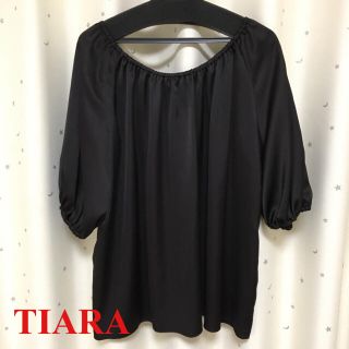 ティアラ(tiara)のTIARA サテンボリューム袖ブラウス(シャツ/ブラウス(半袖/袖なし))