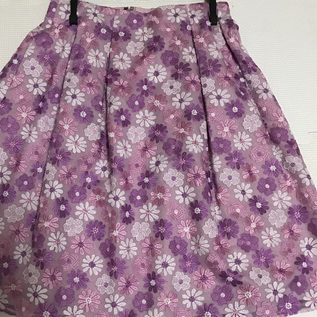 TOCCA(トッカ)の美品 TOCCA  花 刺繍 スカート 0 レディースのスカート(ひざ丈スカート)の商品写真
