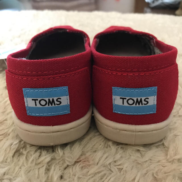 TOMS(トムズ)の★新品★TOMS キッズ(トムズ、トムス) 21cm キッズ/ベビー/マタニティのキッズ靴/シューズ(15cm~)(スリッポン)の商品写真