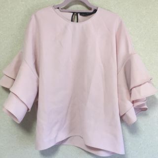 ザラ(ZARA)のフリルトップス(カットソー(半袖/袖なし))