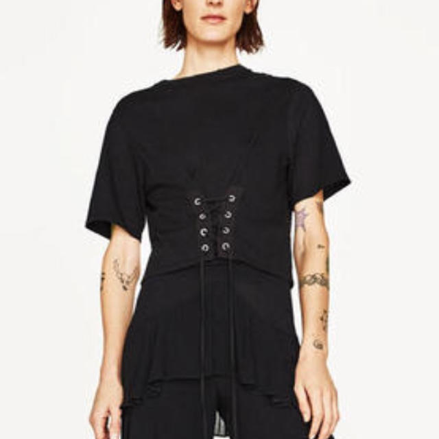 ZARA(ザラ)の専用出品 ZARA コルセット風レースアップTシャツ M ブラック 美品 レディースのトップス(Tシャツ(半袖/袖なし))の商品写真