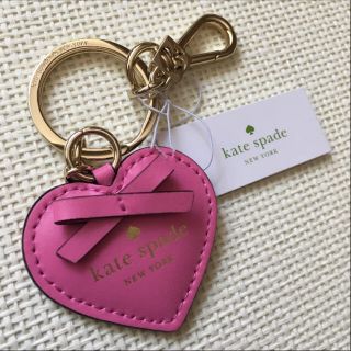 ケイトスペードニューヨーク(kate spade new york)のKate Spade♠︎キーホルダー リボン型 ピンク(キーホルダー)