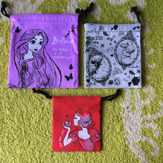 ディズニー(Disney)の新品 未使用 3枚 セット ディズニー 巾着 プリンセス 赤 グレー 紫(ランチボックス巾着)