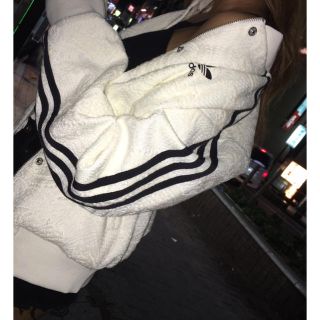 アディダス(adidas)の専用(ブルゾン)