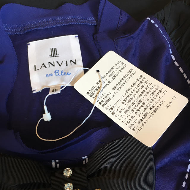 LANVIN en Bleu(ランバンオンブルー)の【hine様専用】LANVIN en Bleu 38 ビジューリボン フリル T レディースのトップス(シャツ/ブラウス(半袖/袖なし))の商品写真