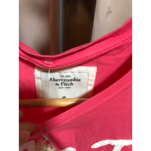 Abercrombie&Fitch(アバクロンビーアンドフィッチ)のabercrombie&fitch  tシャツ レディースのトップス(Tシャツ(半袖/袖なし))の商品写真