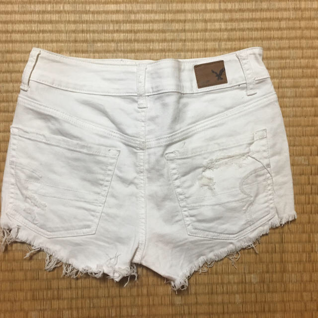 American Eagle(アメリカンイーグル)のAmerican Eagle ホワイトデニム ショートパンツ レディースのパンツ(ショートパンツ)の商品写真