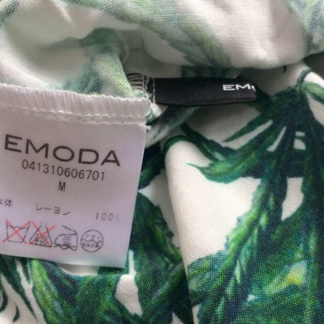 EMODA(エモダ)のEMODA☆美品☆ヤシ柄タンクトップ レディースのトップス(カットソー(半袖/袖なし))の商品写真