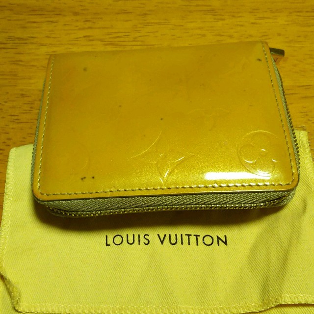 LOUIS VUITTON(ルイヴィトン)のヴィトンヴェルニ二つ折り財布 レディースのファッション小物(財布)の商品写真