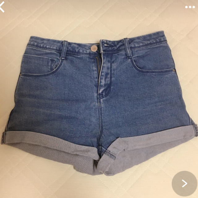 FOREVER 21(フォーエバートゥエンティーワン)のForever21 ショートパンツ  レディースのパンツ(ショートパンツ)の商品写真