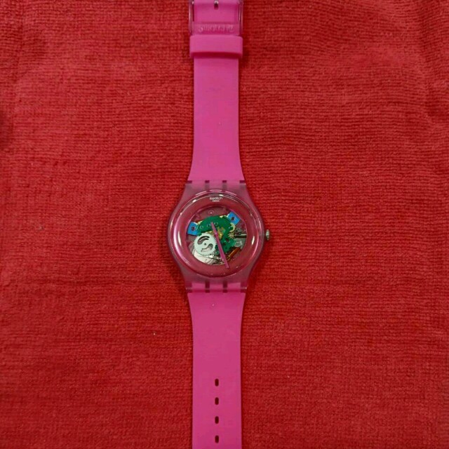 swatch(スウォッチ)の【期間限定値下げ】swatch スウォッチ 腕時計 シリコンバンド レディースのファッション小物(腕時計)の商品写真