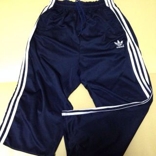 アディダス(adidas)のadidasジャージ(カジュアルパンツ)