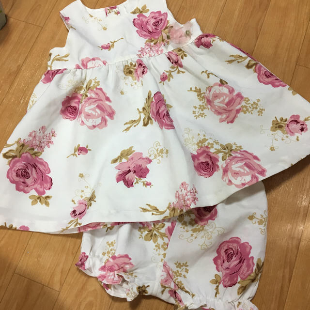 結婚式に♡バラ柄ワンピース キッズ/ベビー/マタニティのキッズ服女の子用(90cm~)(ドレス/フォーマル)の商品写真