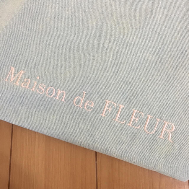 Maison de FLEUR(メゾンドフルール)の未使用◎メゾンドフルール デニム フリル トート バッグ M◎インディゴ ピンク レディースのバッグ(トートバッグ)の商品写真