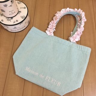 メゾンドフルール(Maison de FLEUR)の未使用◎メゾンドフルール デニム フリル トート バッグ M◎インディゴ ピンク(トートバッグ)