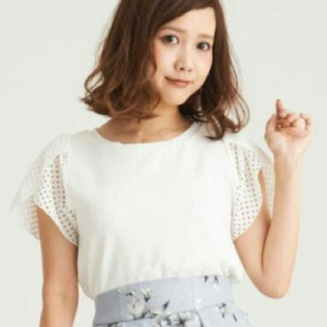 MAJESTIC LEGON(マジェスティックレゴン)の未使用  田中里奈Tシャツ ベージュ レディースのトップス(Tシャツ(半袖/袖なし))の商品写真