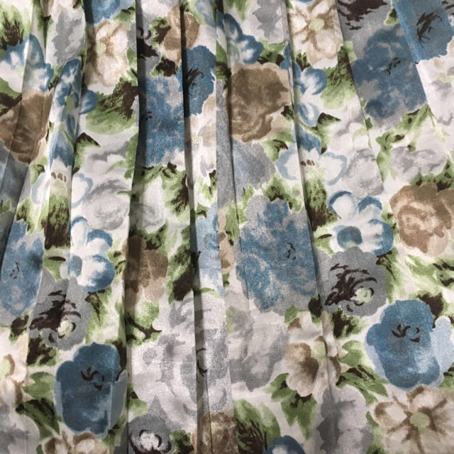 Lois CRAYON(ロイスクレヨン)のロイスクレヨン 花柄プリーツスカート レディースのスカート(ひざ丈スカート)の商品写真