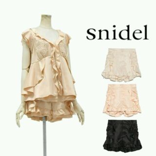 スナイデル(SNIDEL)のスナイデルサテンフリルセットアップ(セット/コーデ)