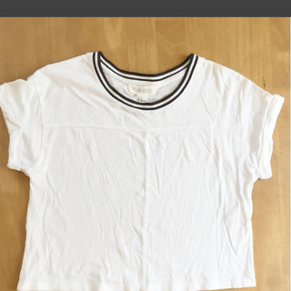 フォーエバートゥエンティーワン(FOREVER 21)のFOREVER21 Tシャツ(Tシャツ(半袖/袖なし))