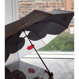 アリスアンドオリビア(Alice+Olivia)のAlice + Olivia 晴雨兼用 折りたたみ傘 VOGUE  台湾限定(傘)