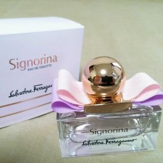 フェラガモ(Ferragamo)の☆ponpon様専用☆フェラガモ香水 シニョリーナ オードトワレ30ml(香水(女性用))