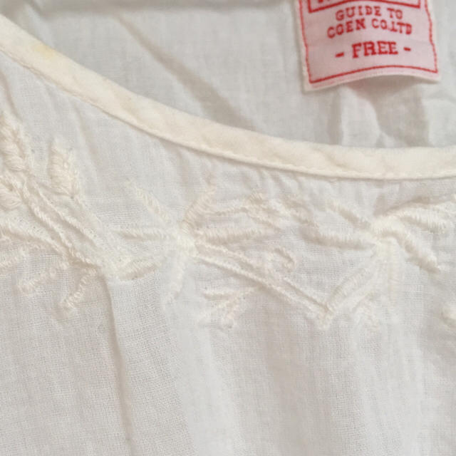 coen(コーエン)のcoenの白ブラウス レディースのトップス(シャツ/ブラウス(半袖/袖なし))の商品写真