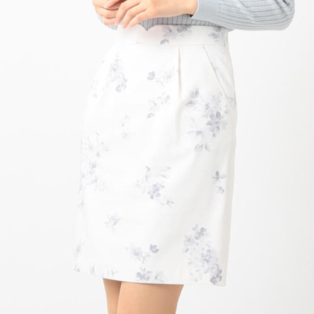 MISCH MASCH(ミッシュマッシュ)のミッシュマッシュ 花柄タイトスカート レディースのスカート(ひざ丈スカート)の商品写真