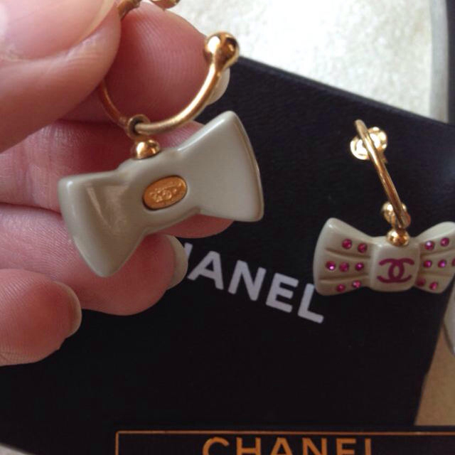 CHANEL(シャネル)のCHANEL リボンピアス レディースのアクセサリー(ピアス)の商品写真